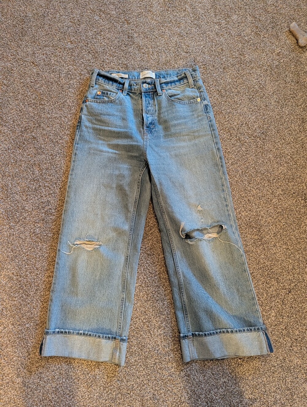 Universal Thread Light Blue Wide-Leg Crop Distressed Jeans